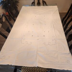 Vintage Handmade Tablecloth Snow White 100% Cotton Embroidered Broderie Anglaise